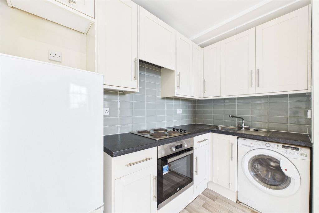 Property photo 3 of 7 Picture No. 14