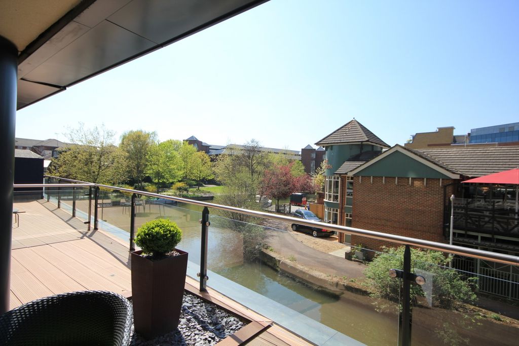 Property photo 3 of 10 Terrace (Main)