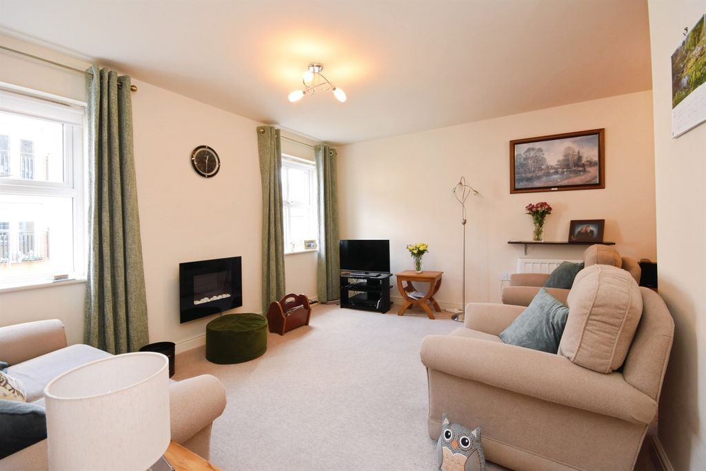Property photo 3 of 17