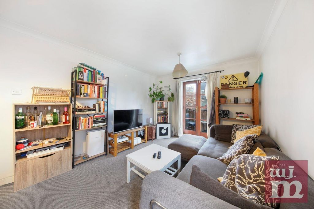 Property photo 2 of 11 Reception Room