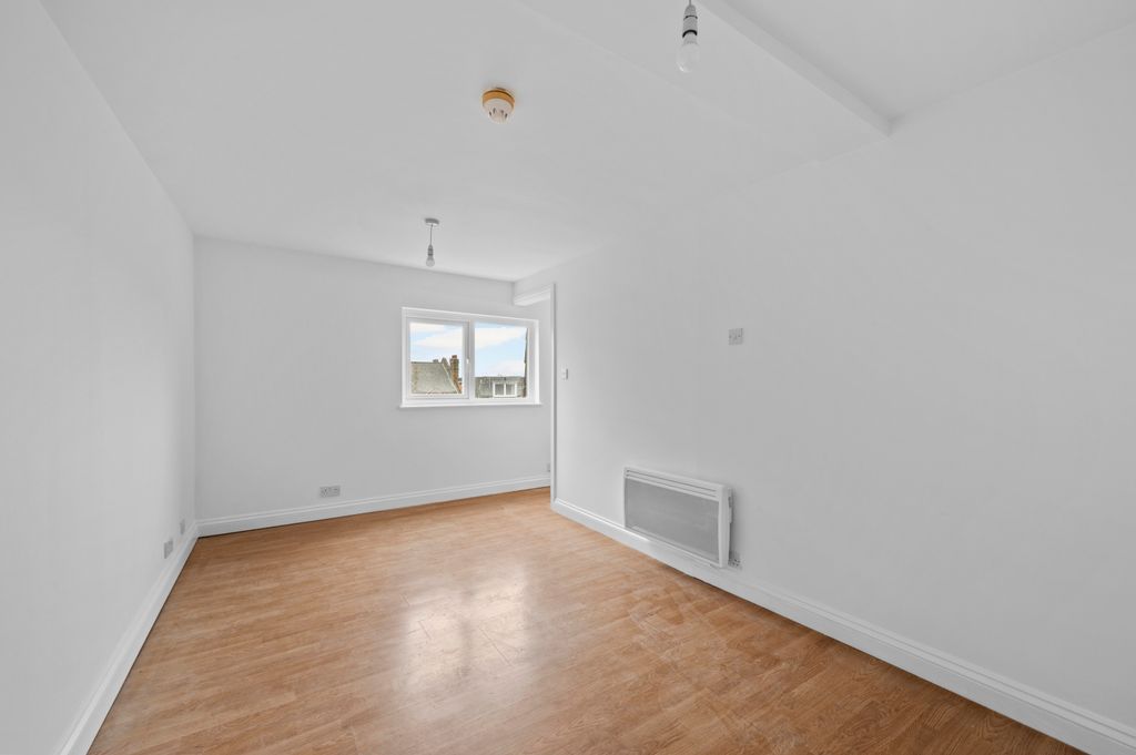 Property photo 2 of 6 Picture No. 07
