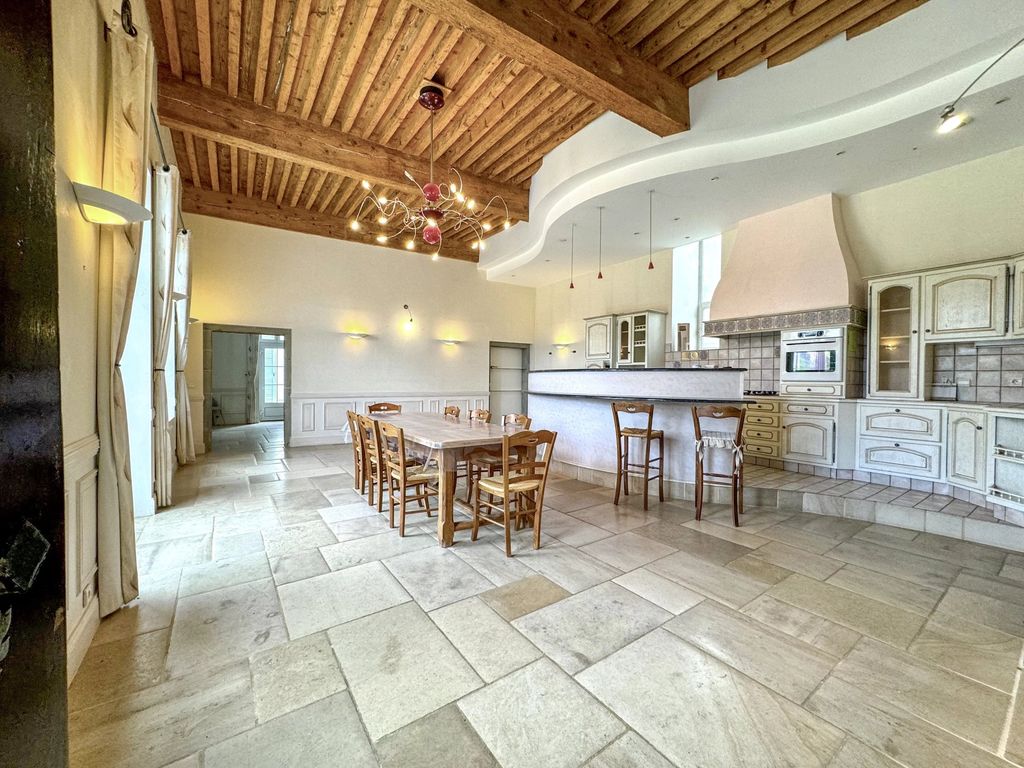 Property photo 3 of 31