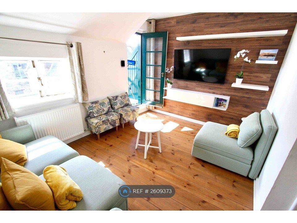 Property photo 2 of 35