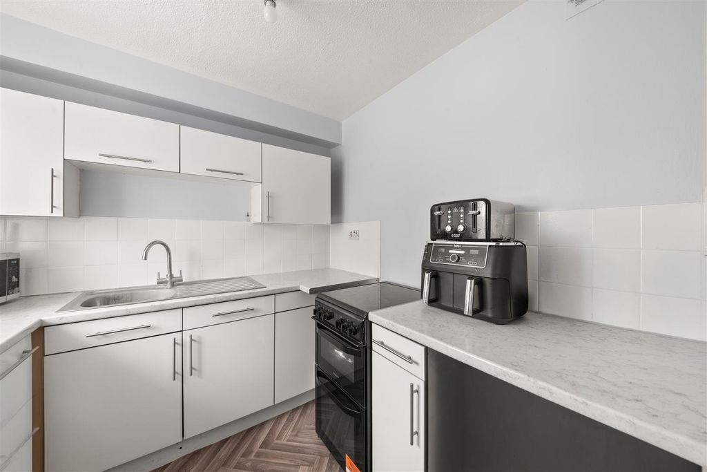 Property photo 3 of 13 4