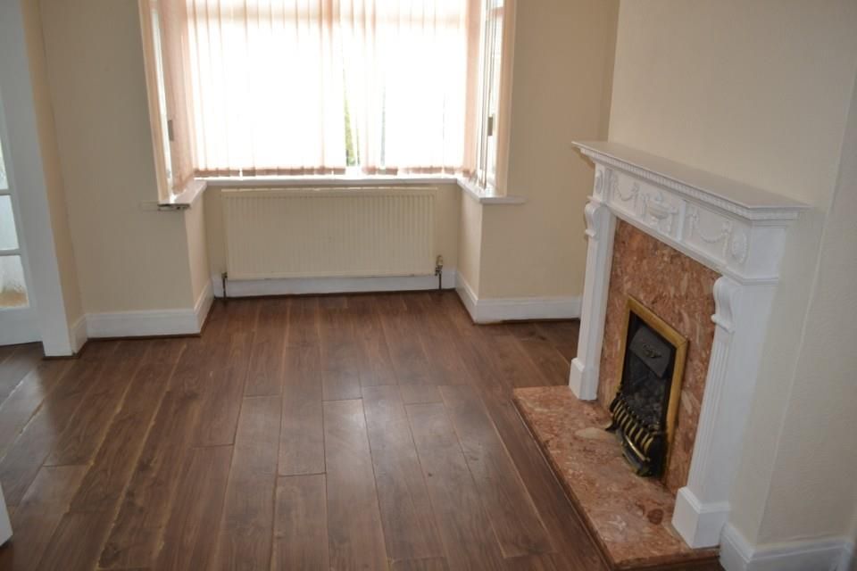 Property photo 3 of 11 Living (Custom).Jpg