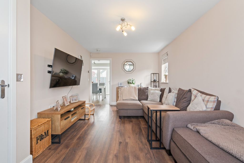 Property photo 2 of 30 5564032