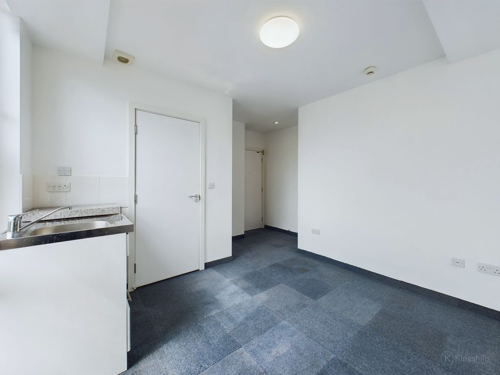 Property photo 3 of 8 Cam02119G0-Pr0269-Still003