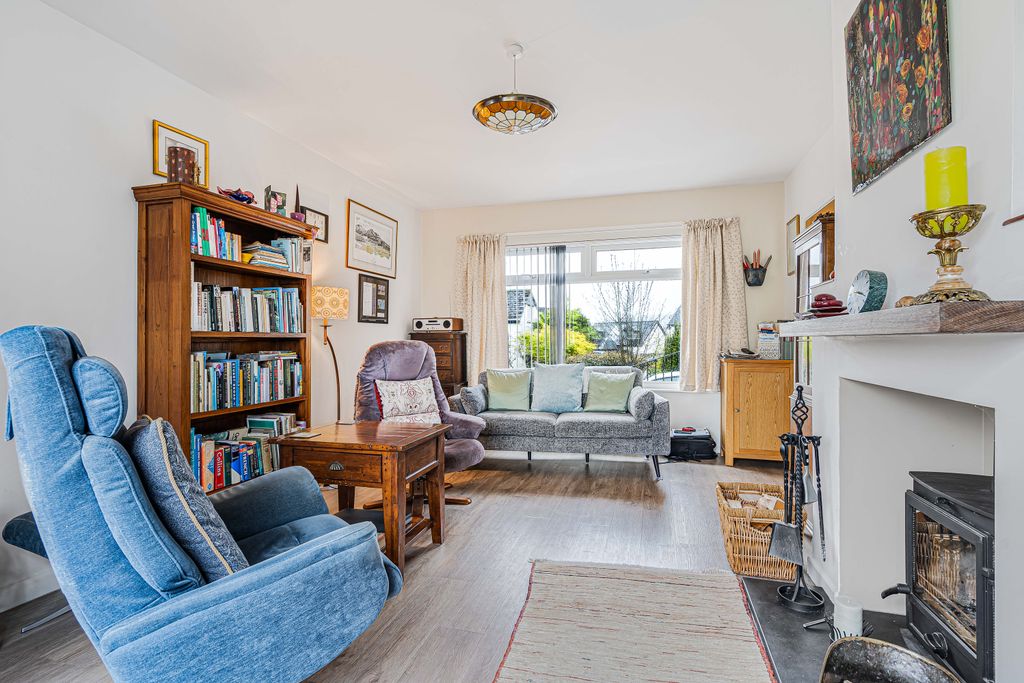 Property photo 2 of 34 Living Room