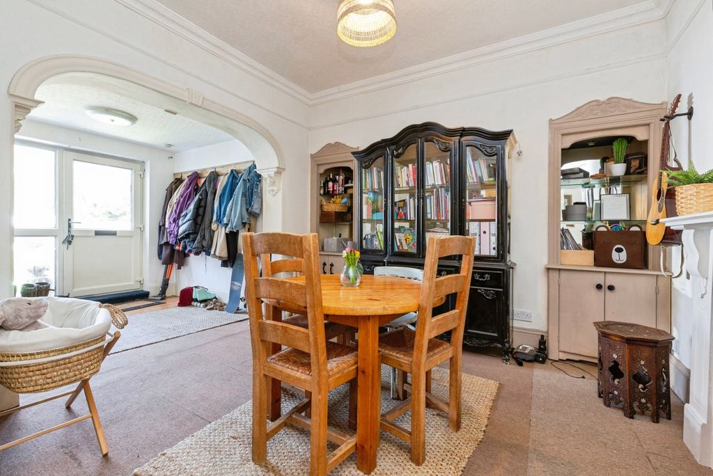 Property photo 3 of 17 Photo