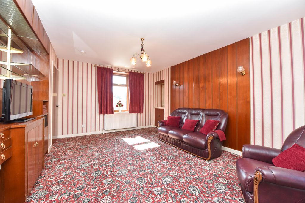 Property photo 3 of 26