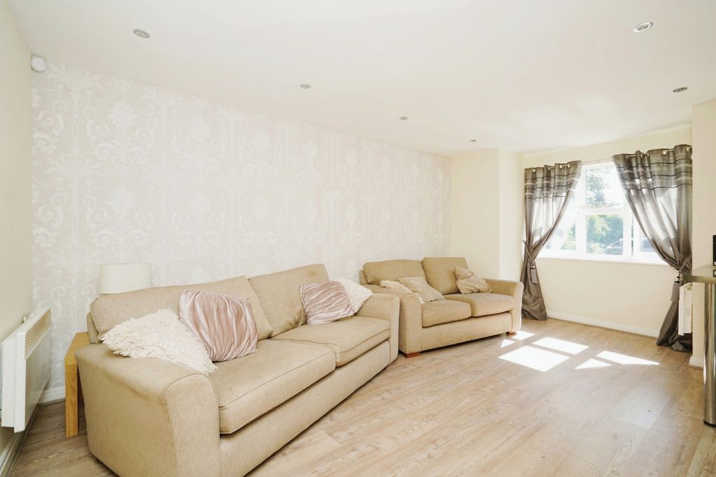 Property photo 3 of 16