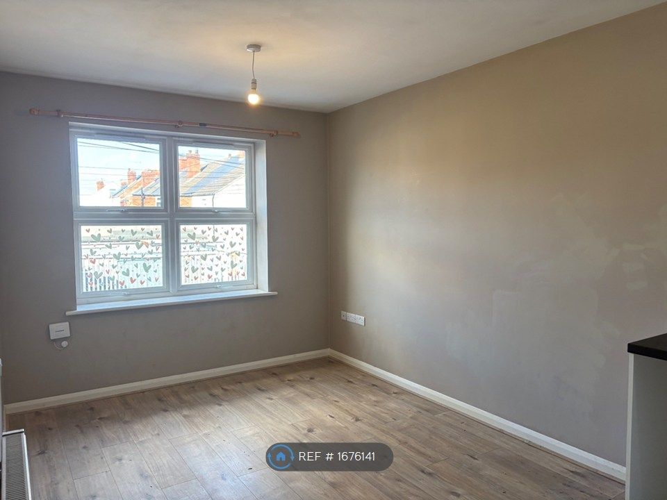 Property photo 3 of 10 Sitting/Kitchen
