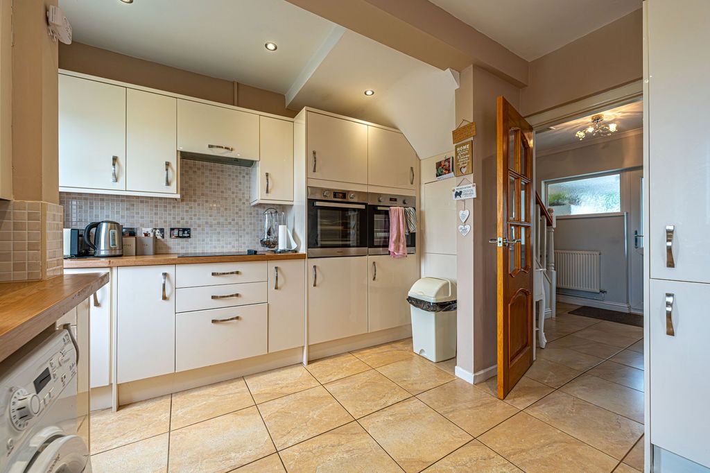 Property photo 3 of 24