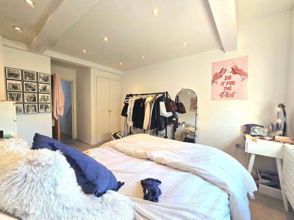 Property photo 3 of 14 4