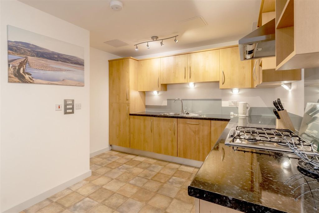 Property photo 3 of 10 Kitchen.Jpg