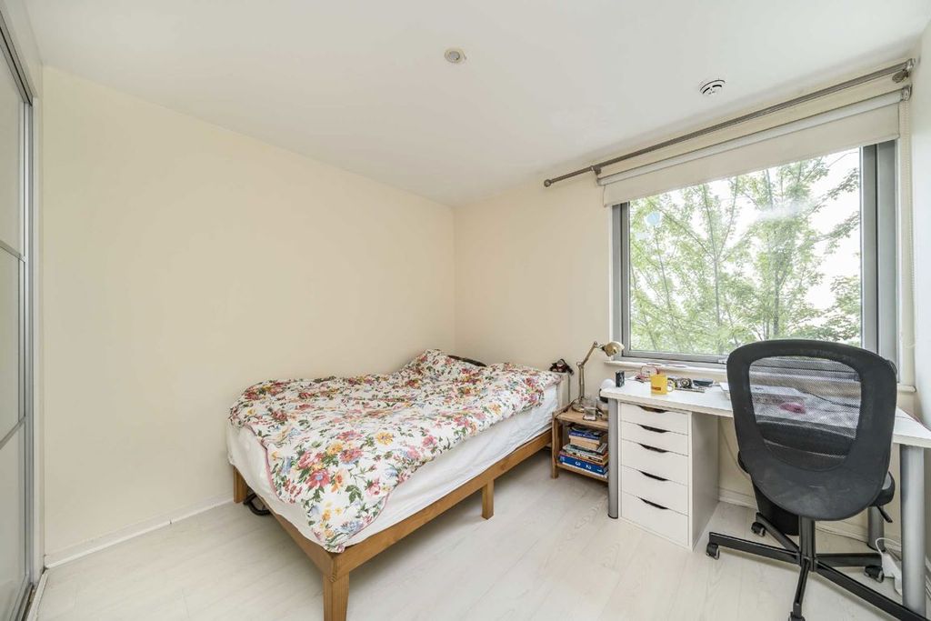 Property photo 3 of 6