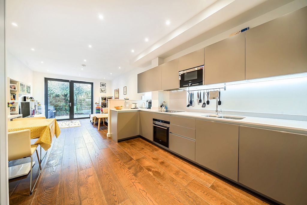 Property photo 2 of 19 Kitchen