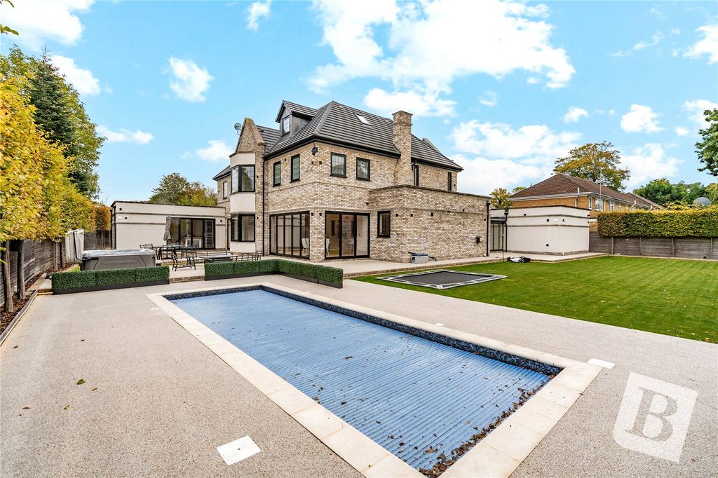 Property photo 2 of 38 Rear Garden