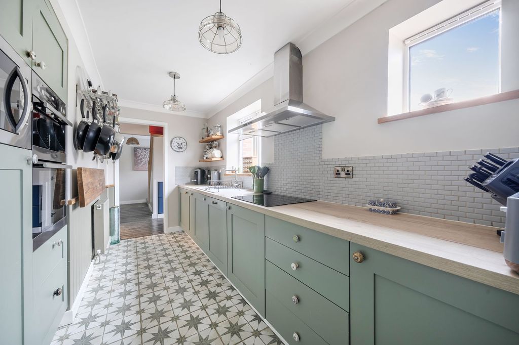 Property photo 3 of 13 Kitchen