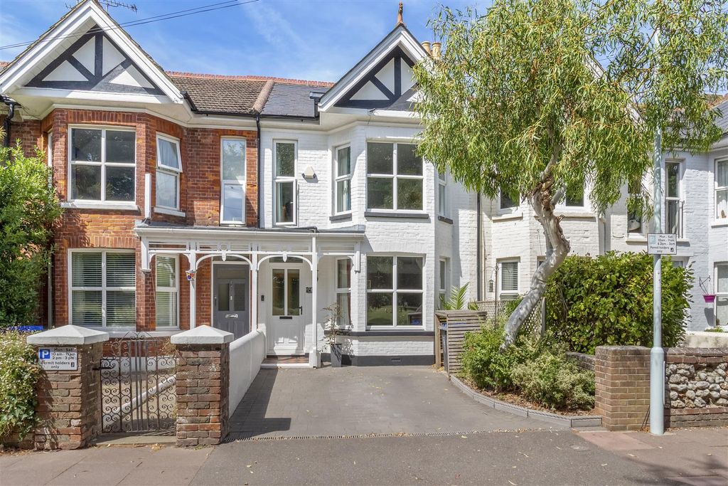 Property photo 1 of 21 6 St Matthews Road-023.Jpg