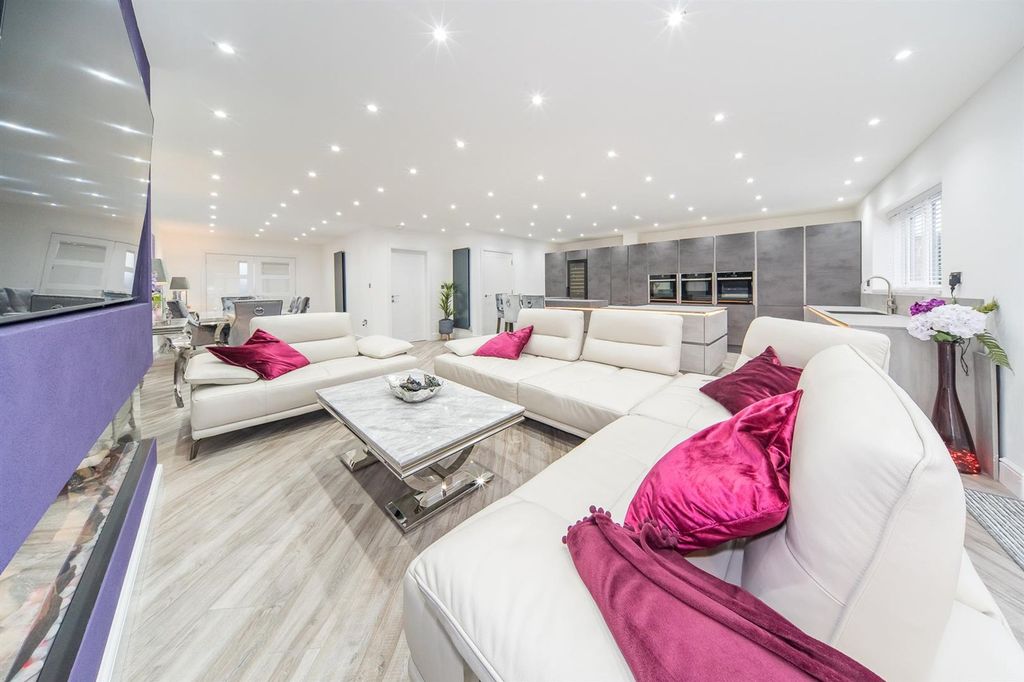 Property photo 1 of 31 326-Warrington-Road-21.Jpg