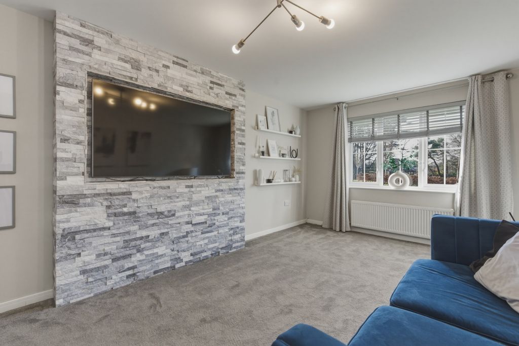 Property photo 3 of 41 4972808