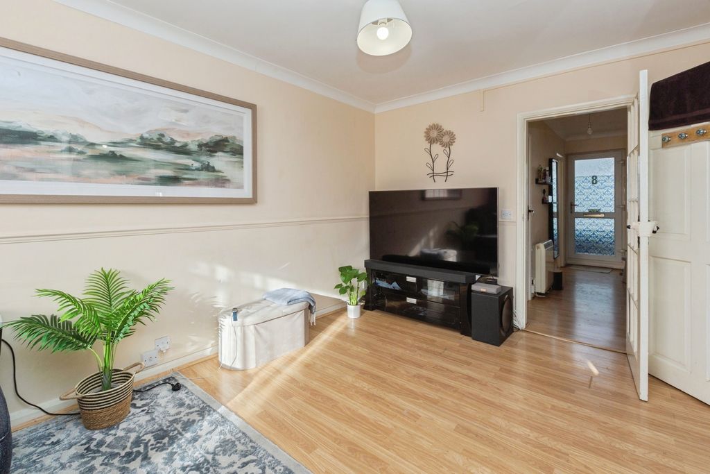 Property photo 3 of 9 Photo