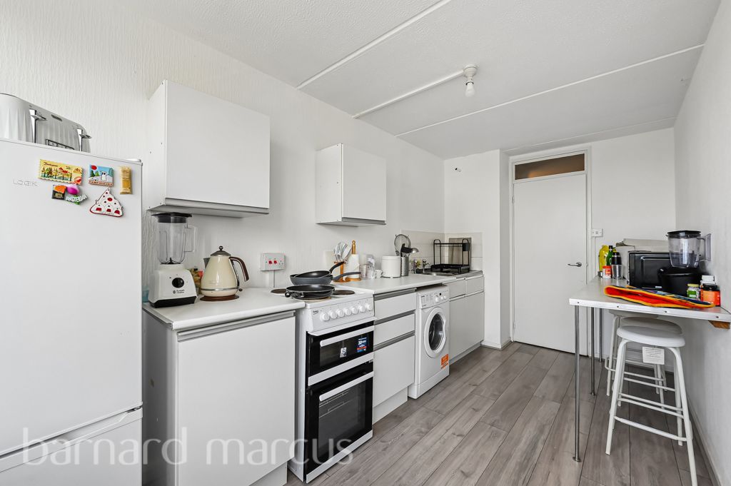 Property photo 3 of 8 Kitchen