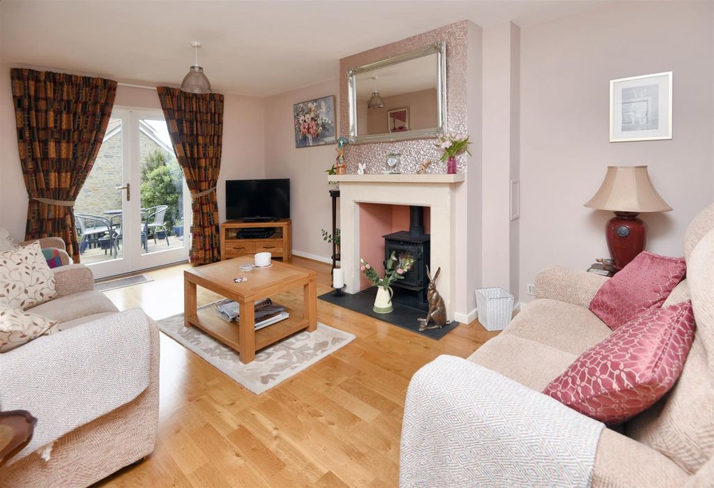 Property photo 2 of 9 Sitting Room