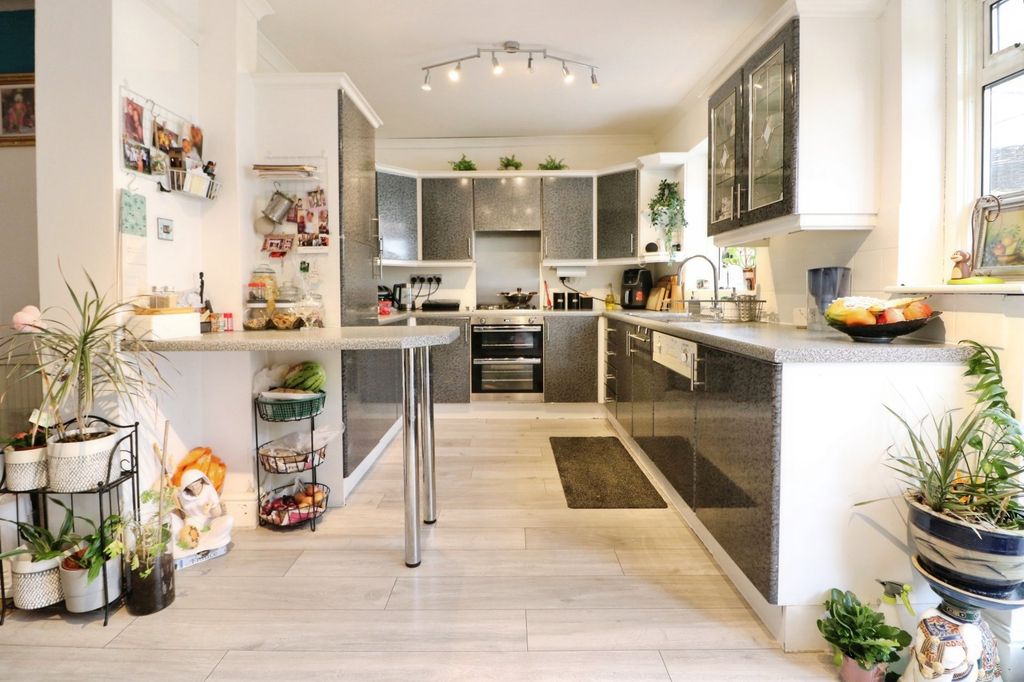 Property photo 2 of 24 Picture No. 10