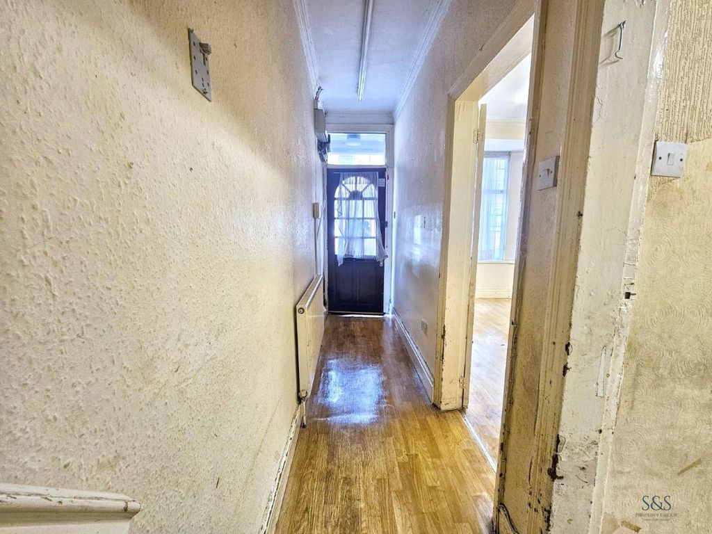 Property photo 3 of 25