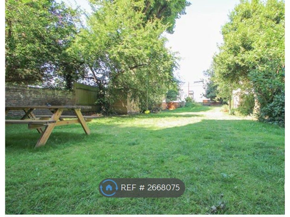 Property photo 2 of 8 Garden