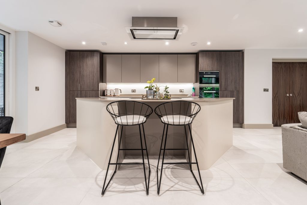 Property photo 3 of 13 Breakfast Bar Area