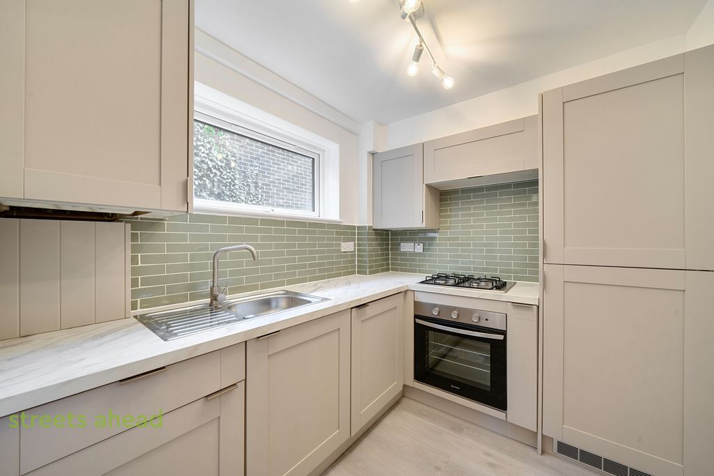 Property photo 2 of 14 F1Cf2B35-774A-49A...