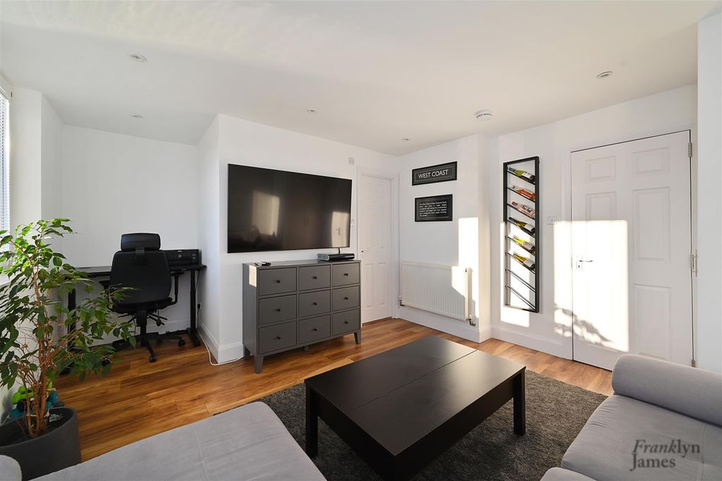 Property photo 2 of 14 Seyssell-Street (11).Jpg