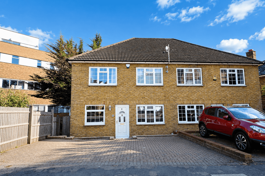 Property photo 1 of 29 4 Bed Semi Detached House To Rent