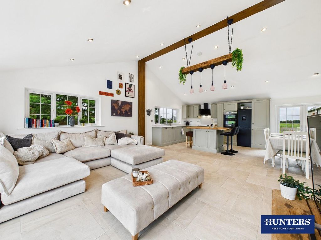 Property photo 2 of 30