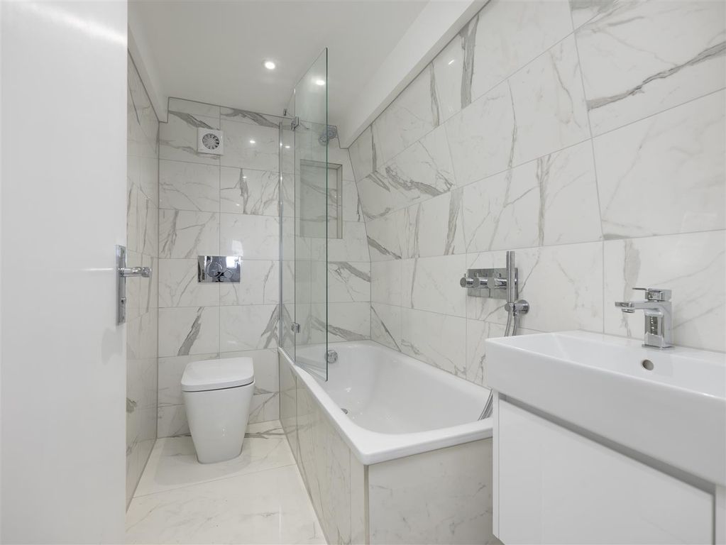 Property photo 2 of 7 Bathroom.Jpg