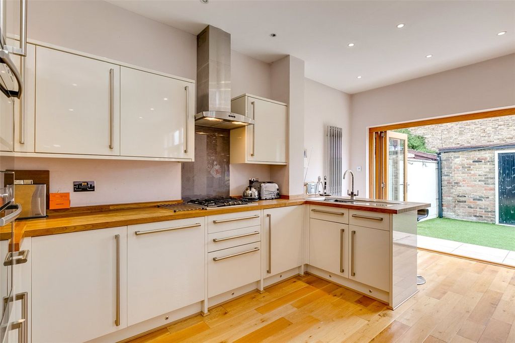 Property photo 2 of 12 Picture No. 06