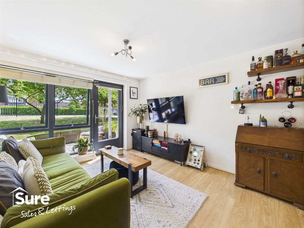 Property photo 3 of 18 4090423