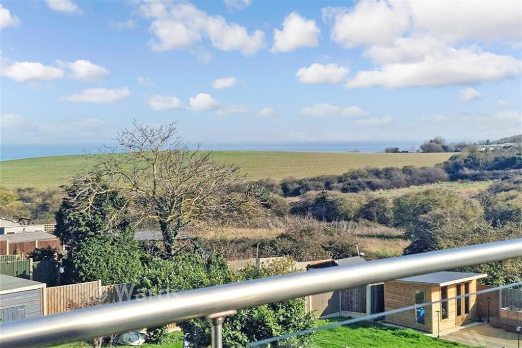 Property photo 2 of 17 Sea View