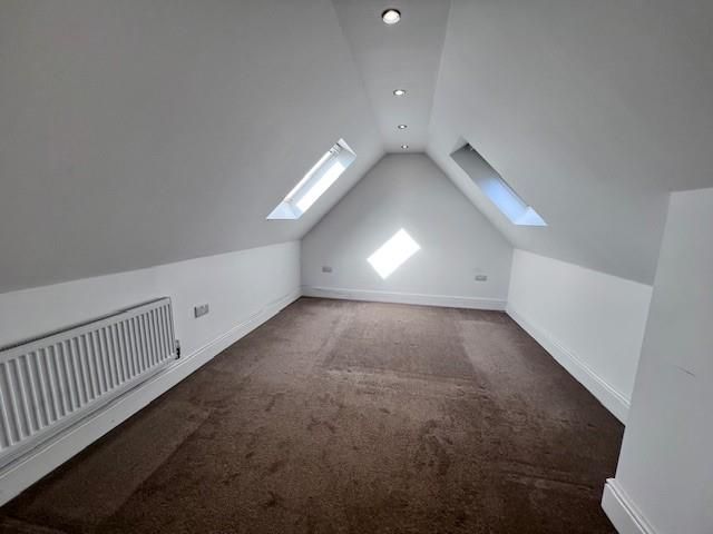 Property photo 3 of 16 71A Victoria Street Attic Room.Jpg