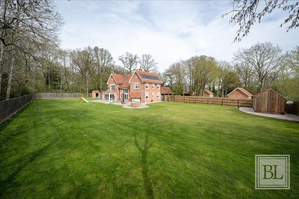 Property photo 2 of 31