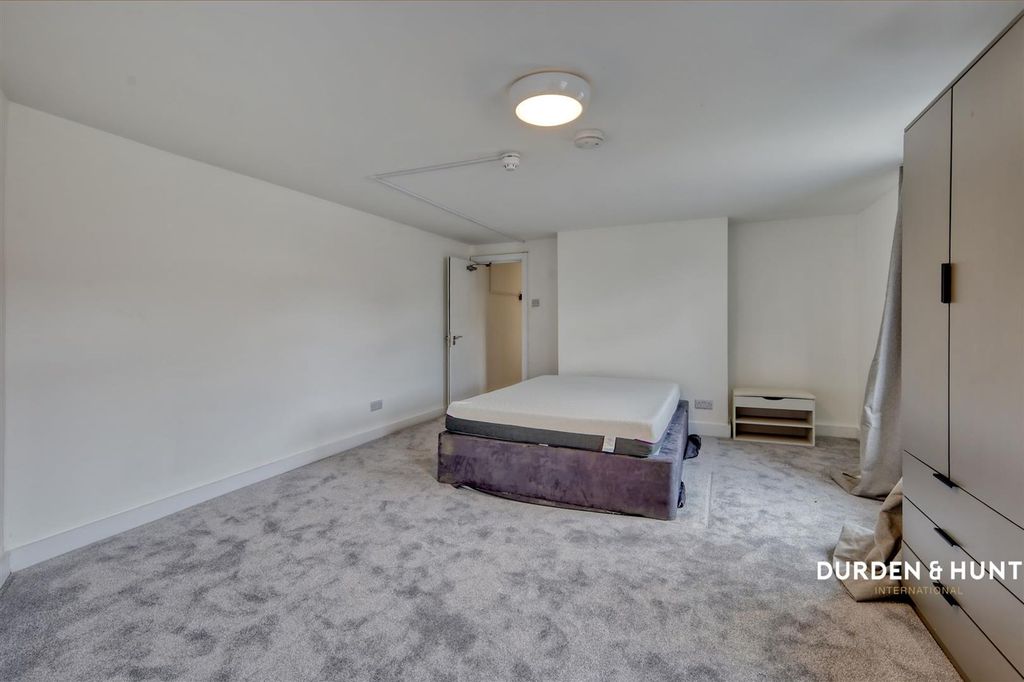 Property photo 2 of 12 Osborne Street