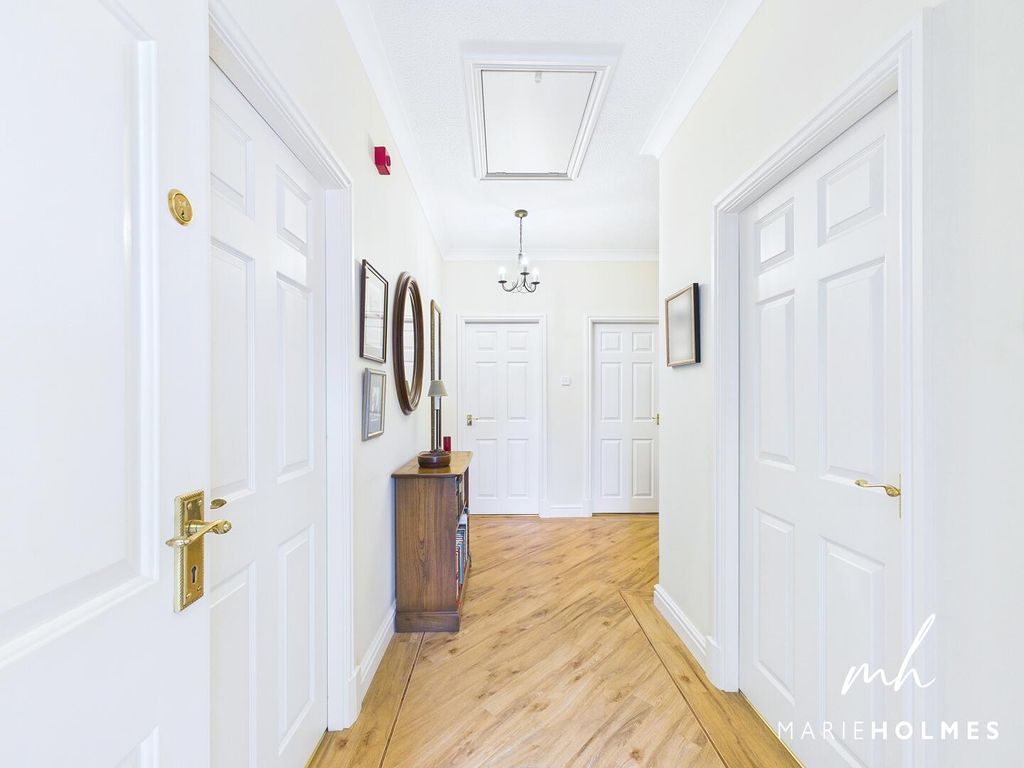 Property photo 3 of 19 Hallway