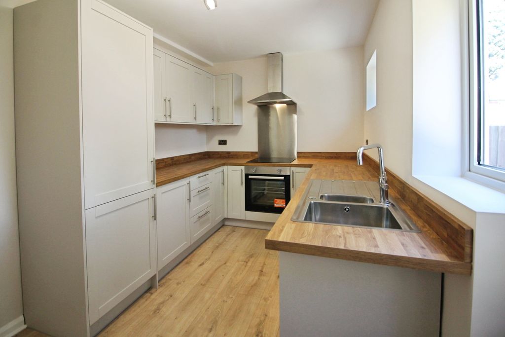 Property photo 3 of 16 Kitchen