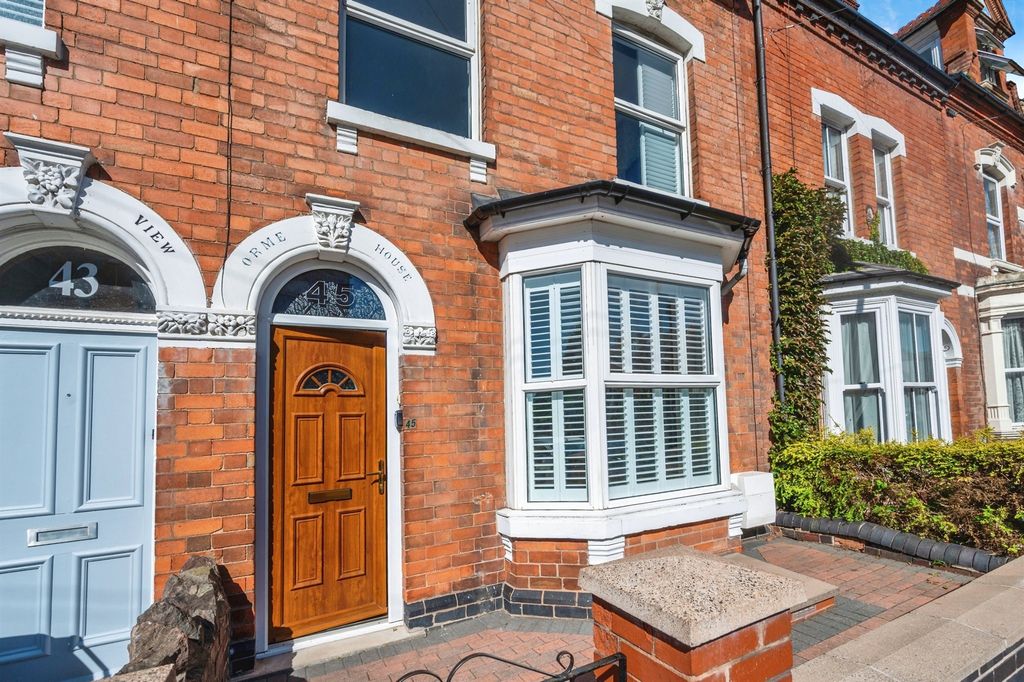 Property photo 2 of 17