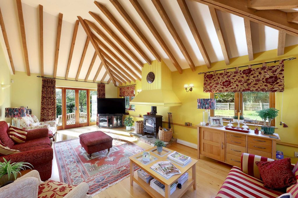 Property photo 2 of 18 Sitting Room