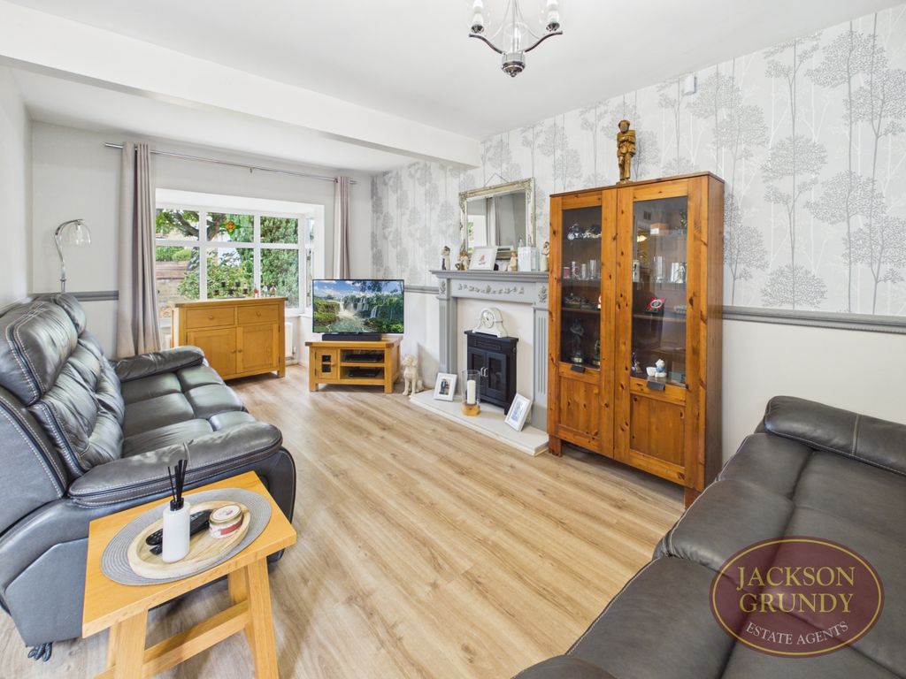 Property photo 3 of 20 Chewton Close