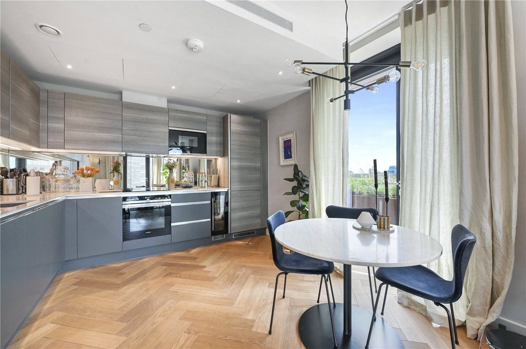 Property photo 3 of 32 Kitchen Diner